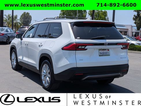 Used 2024 Toyota Grand Highlander AWD image 12
