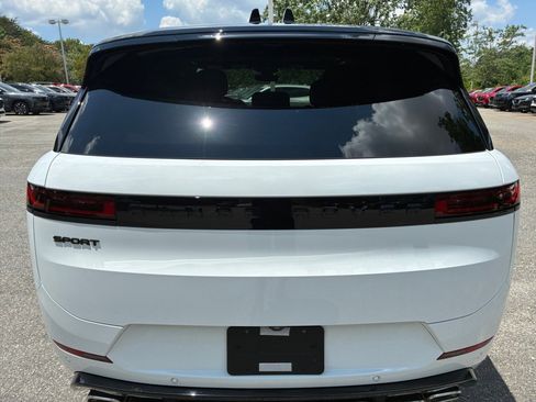 Used 2025 Land Rover Range Rover Sport Dynamic SE AWD/4WD image 14