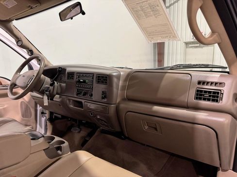 Used 2002 Ford F350 Lariat RWD image 10