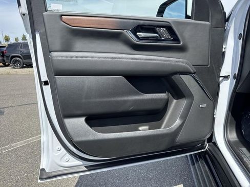 New 2026 GMC Yukon XL Denali w/ Denali Reserve Package RWD image 18