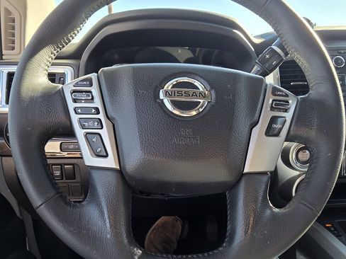 Used 2019 Nissan Titan SV w/ SV Convenience Package image 23