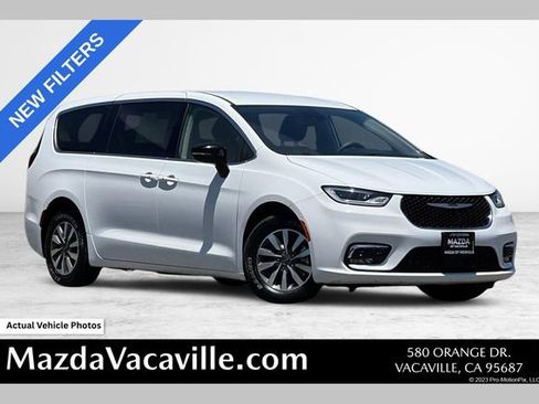 Used 2024 Chrysler Pacifica Limited FWD image 1