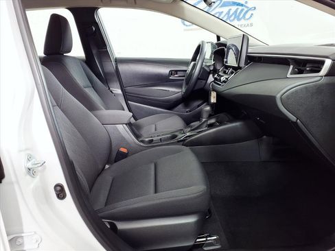 Used 2024 Toyota Corolla LE image 19