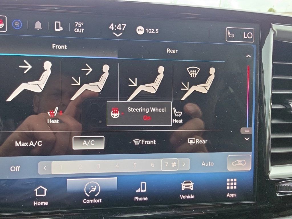 Used 2023 Chrysler Pacifica Touring-L FWD image 12