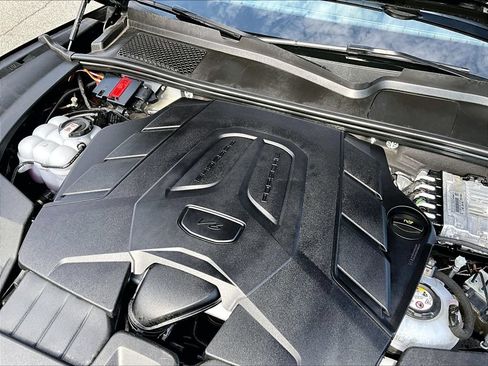 Certified 2024 Porsche Cayenne Coupe AWD/4WD image 24