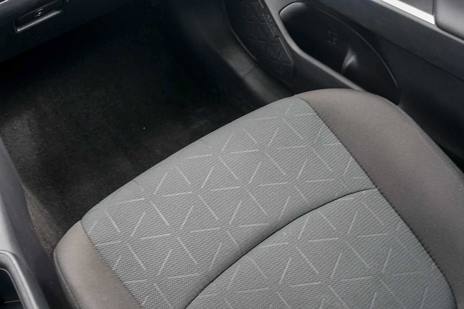Used 2025 Toyota RAV4 XLE FWD image 22