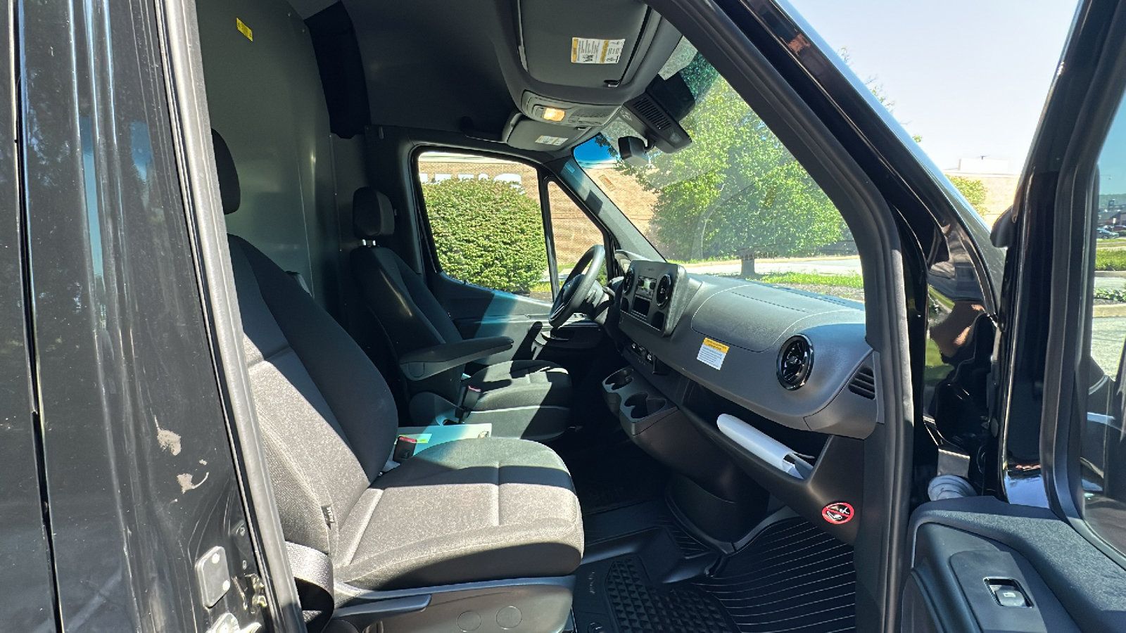 Used 2023 Mercedes-Benz Sprinter 2500 image 20