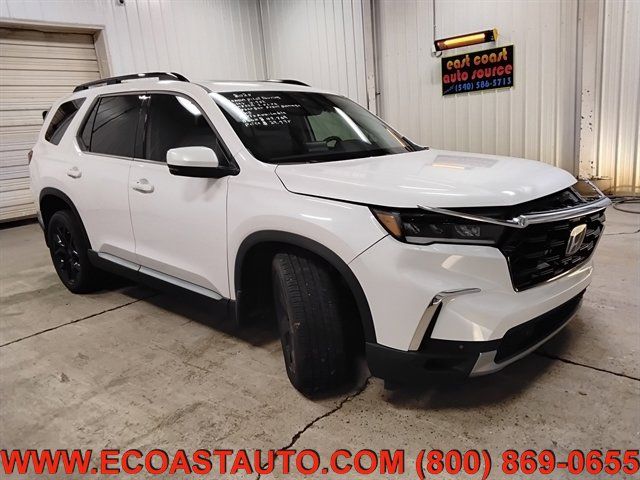 Used 2025 Honda Pilot Touring image 1