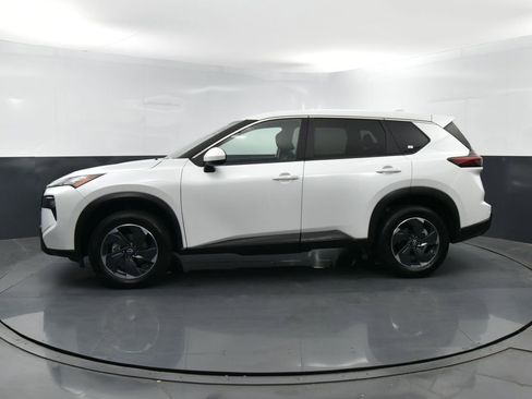 Used 2024 Nissan Rogue SV AWD/4WD image 5