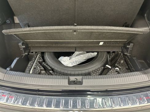 Used 2024 Volkswagen Tiguan Wolfsburg Edition image 36