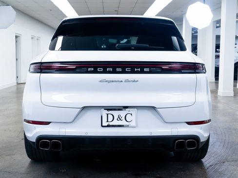 Used 2024 Porsche Cayenne Turbo image 5
