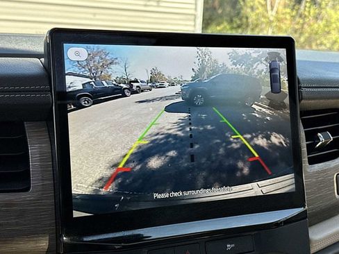 Used 2024 Ford Expedition Limited image 23