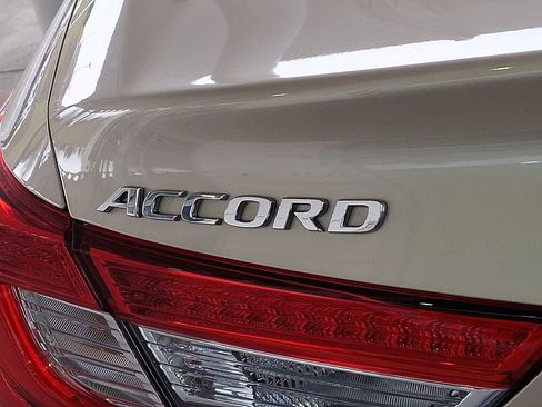 Used 2018 Honda Accord EX-L image 32