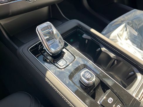 New 2026 Volvo XC90 B6 Plus w/ Protection Package Premier image 18