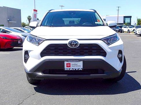 Used 2021 Toyota RAV4 XLE w/ Convenience Package FWD image 3