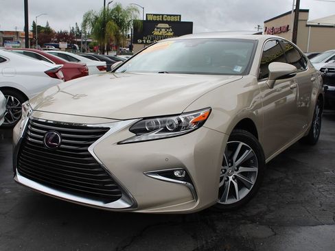 Used 2018 Lexus ES 300h image 44