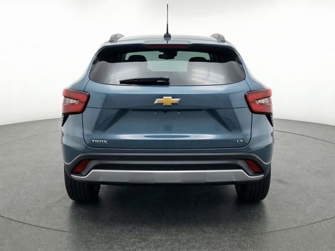 Used 2025 Chevrolet Trax LT w/ LT Convenience Package image 7