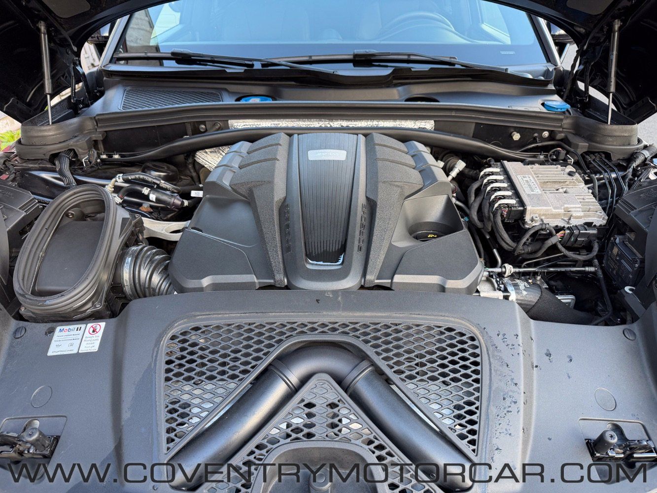 Used 2020 Porsche Macan Turbo AWD/4WD image 15