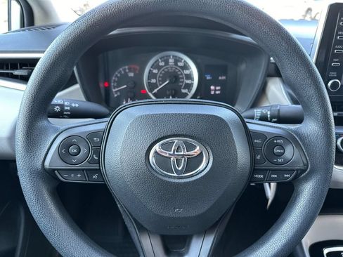 Used 2020 Toyota Corolla LE FWD image 23