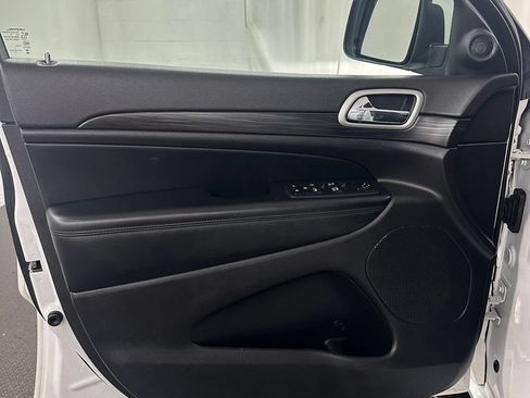 Used 2020 Jeep Grand Cherokee Altitude AWD/4WD image 8