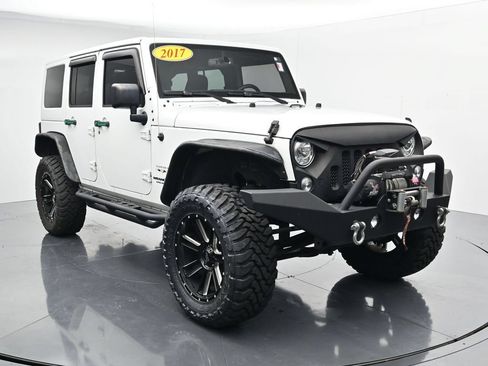 Used 2017 Jeep Wrangler Unlimited Sahara w/ Max Tow Package AWD/4WD image 2