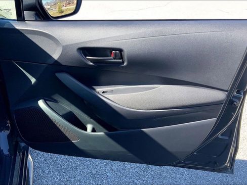 Used 2025 Toyota Corolla LE FWD image 23