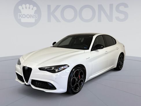 Used 2024 Alfa Romeo Giulia Veloce AWD/4WD image 1