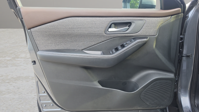 Used 2023 Nissan Rogue SV FWD image 24