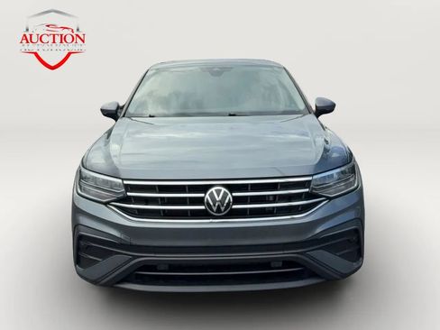 Used 2022 Volkswagen Tiguan SE AWD/4WD image 2
