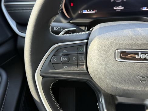 New 2025 Jeep Grand Cherokee L Laredo image 23