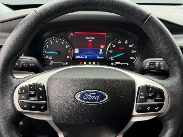 Used 2023 Ford Explorer XLT w/ Equipment Group 202A AWD/4WD image 30
