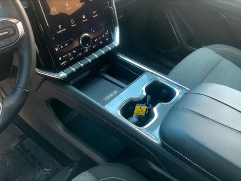 Used 2025 GMC Acadia Elevation image 16