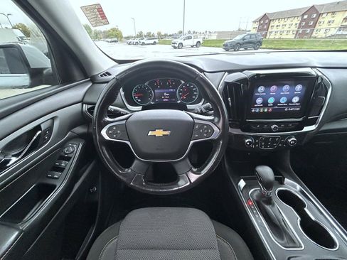 Used 2021 Chevrolet Traverse LT image 13