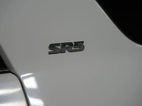 Certified 2019 Toyota 4Runner SR5 AWD/4WD image 11
