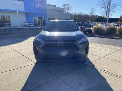 Used 2021 Toyota RAV4 LE image 3