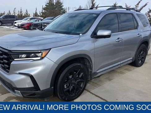 Used 2025 Honda Pilot Elite image 1