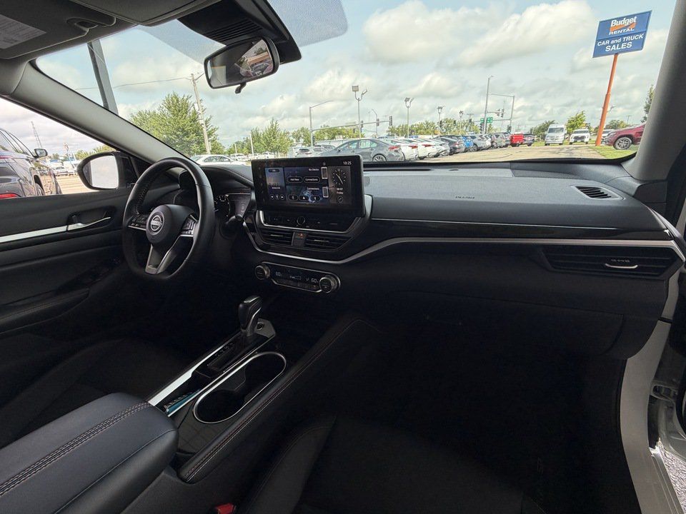 Used 2025 Nissan Altima 2.5 SR w/ SR Premium Package FWD image 23