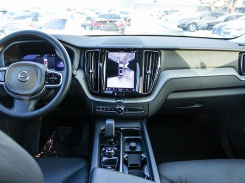 Used 2025 Volvo XC60 B5 Plus image 17