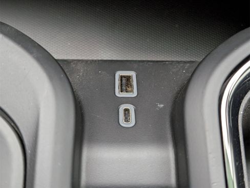 Used 2024 GMC Sierra 1500 AT4 w/ Technology Package image 21