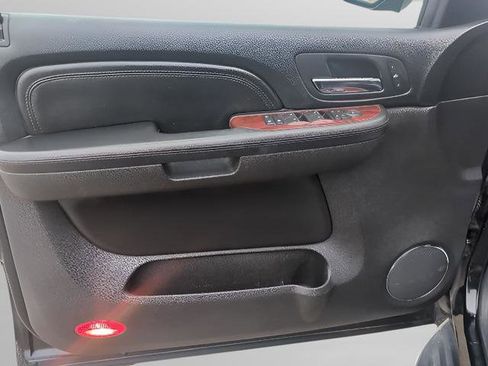 Used 2007 Cadillac Escalade ESV AWD w/ Information Package image 35