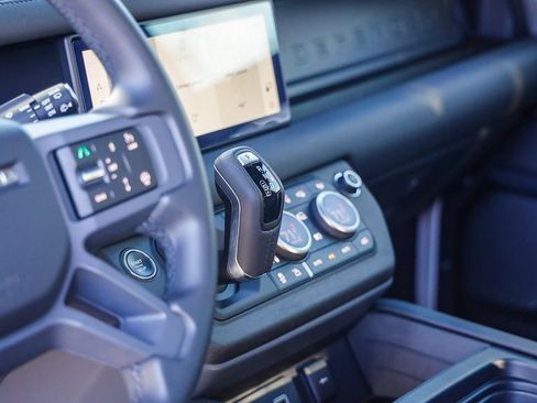 Used 2024 Land Rover Defender 110 X-Dynamic SE image 21