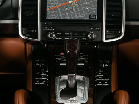 Used 2018 Porsche Cayenne S image 45