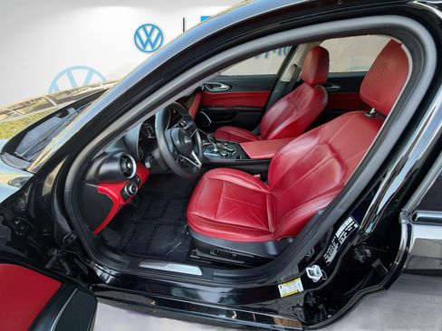 Used 2019 Alfa Romeo Giulia w/ Quick Order Package 22K Sport RWD image 18