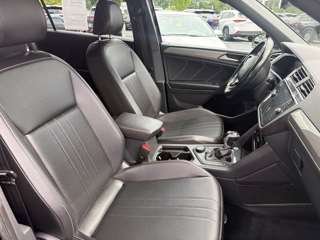 Used 2022 Volkswagen Tiguan SE R-Line AWD/4WD image 13