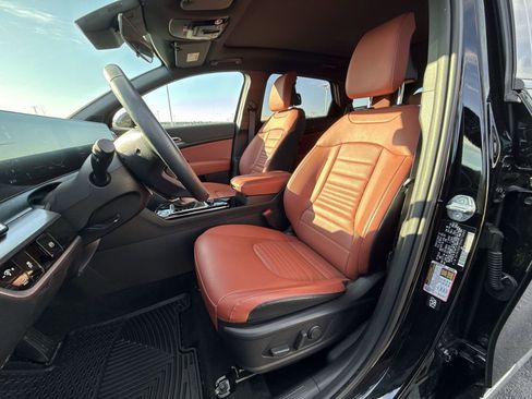 Used 2025 Kia Sportage SX image 11