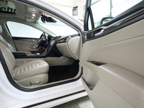 Used 2019 Ford Fusion SEL FWD image 10