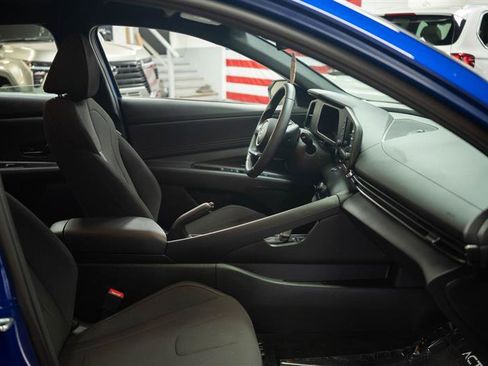 Used 2025 Hyundai Elantra Sport FWD image 12
