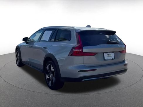 Used 2025 Volvo V60 B5 Cross Country Plus image 11