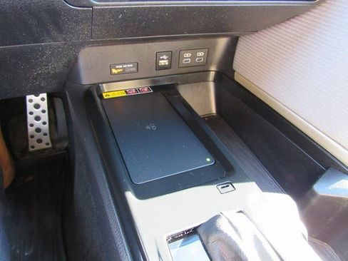 Used 2025 Toyota Camry SE w/ Convenience Package image 19