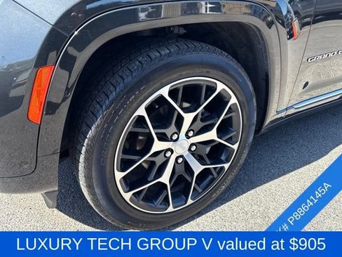 Used 2023 Jeep Grand Cherokee Summit AWD/4WD image 4